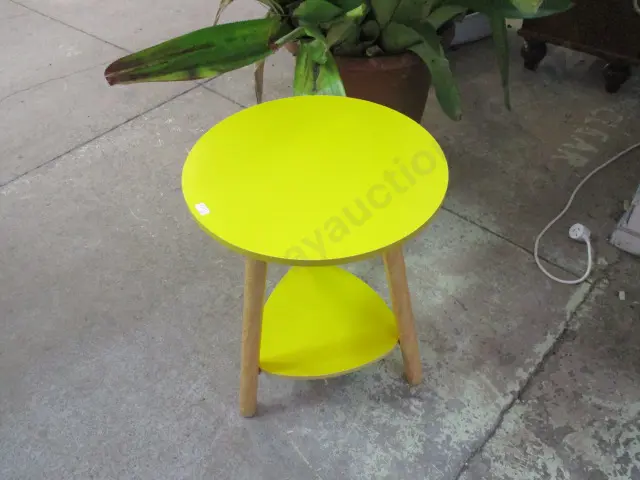 Side Table Image 1++