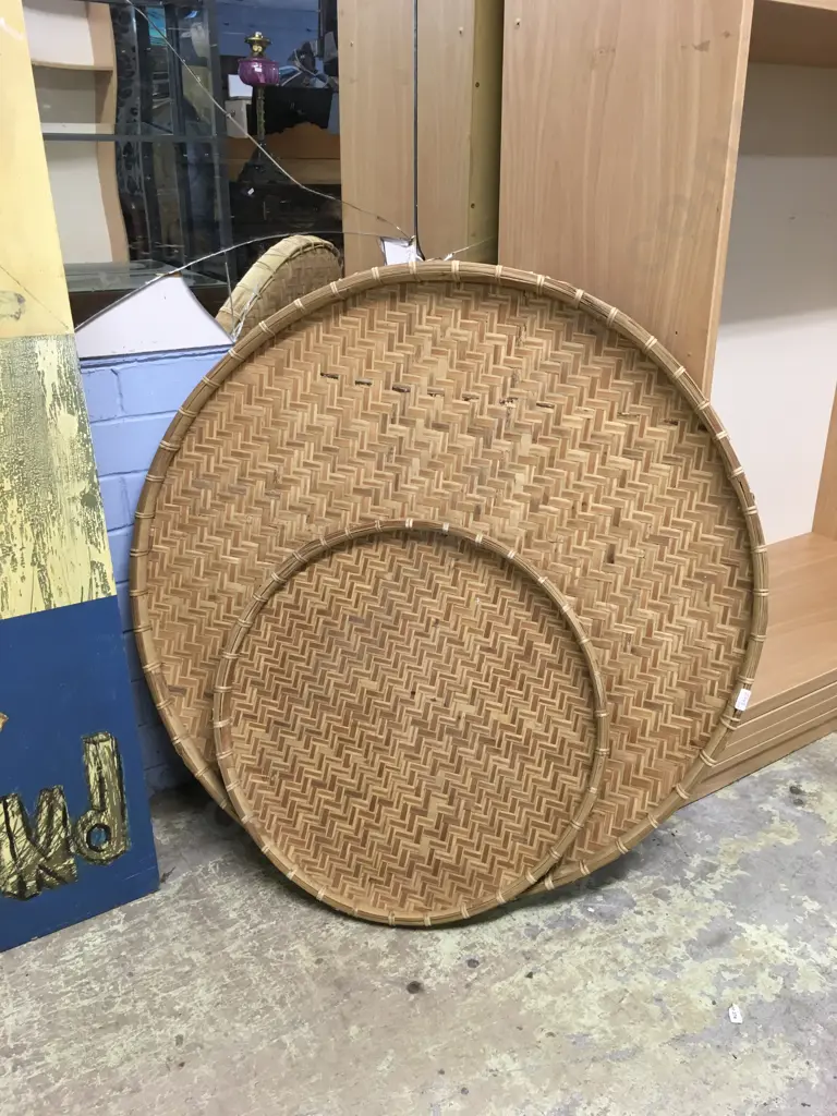 RICE PLATE TRAYS VINTAGE WOVEN CIRCULAR Image 1++