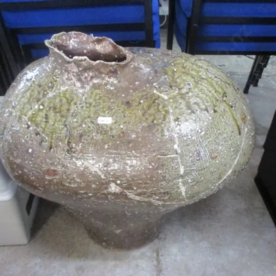 Large Pottery Vase (af)