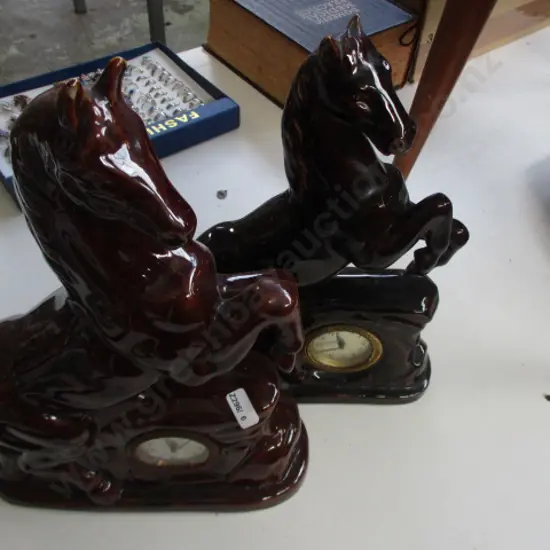 2 Horse Clocks