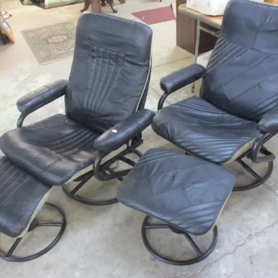 2 Loungers and Ottomans