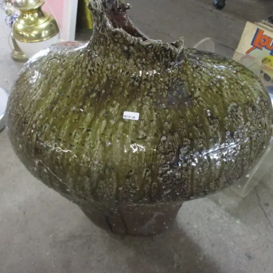 Huge Pottery Vase (af)