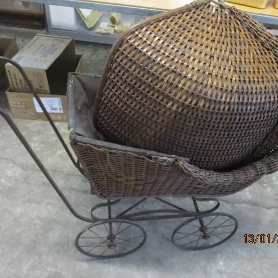 Vintage Pram (doup)