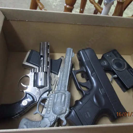 Toy Guns 