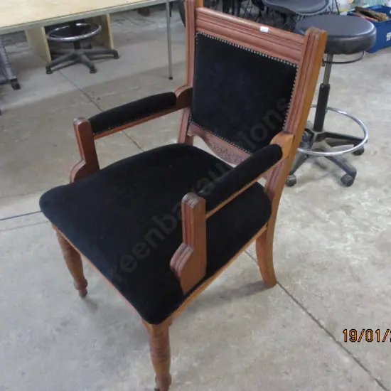 Gents Mahog Chair