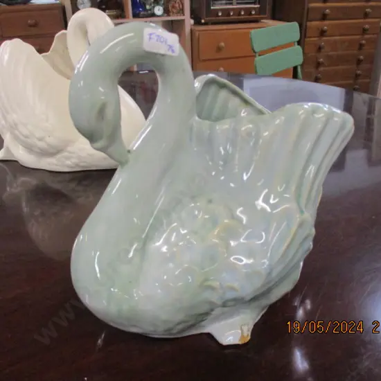 Rare Fractionated Trickle Glaze Crown Lynn Swan