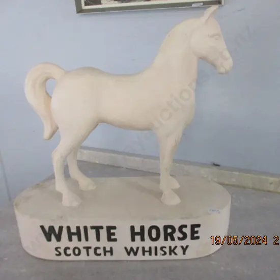 Large White Horse Whisky 