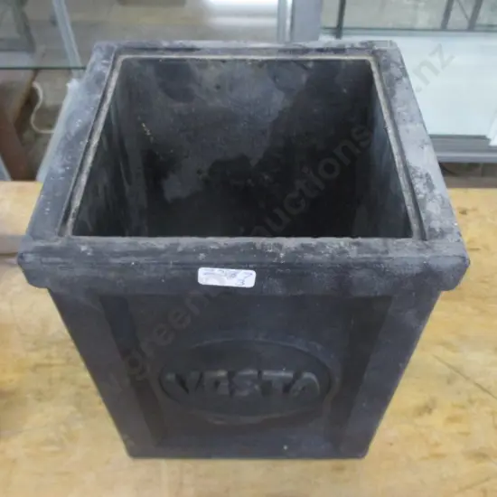Vesta Box