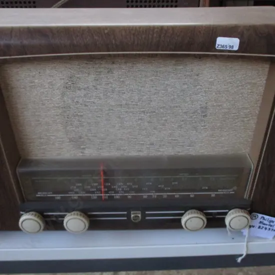 19 Phillips Radio
