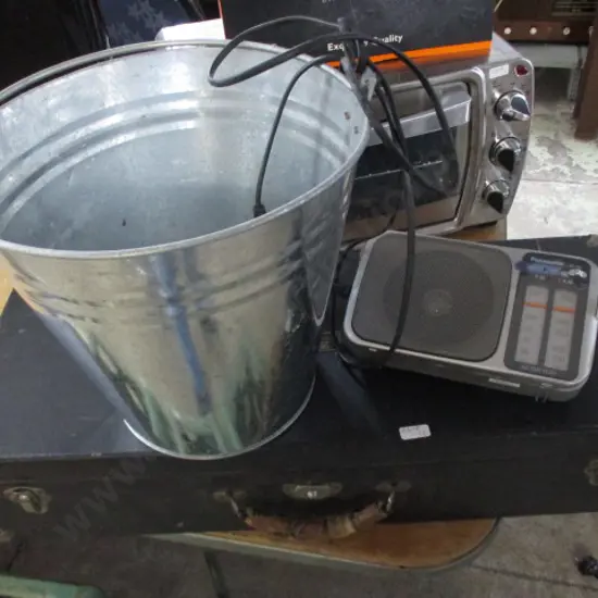 Bucket Radio case