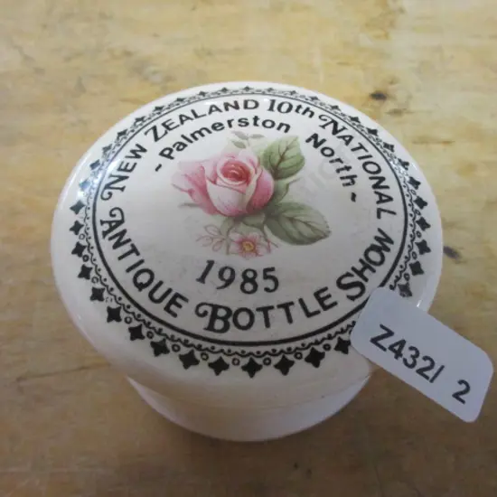 1985 Bottle Show Pot