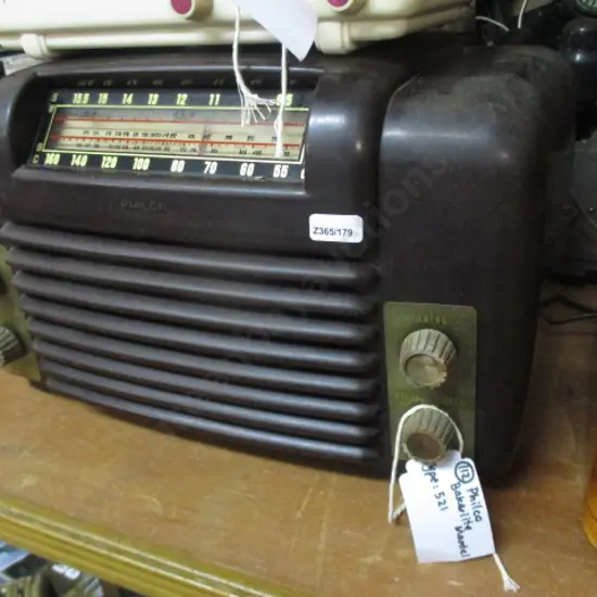 112 Philco Radio