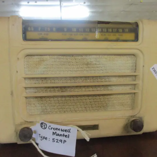 82 Cromwell Radio