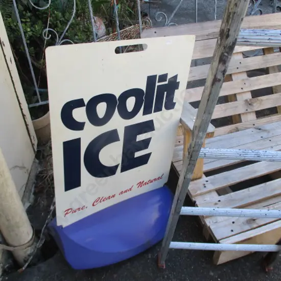 Coolit Ice Sign