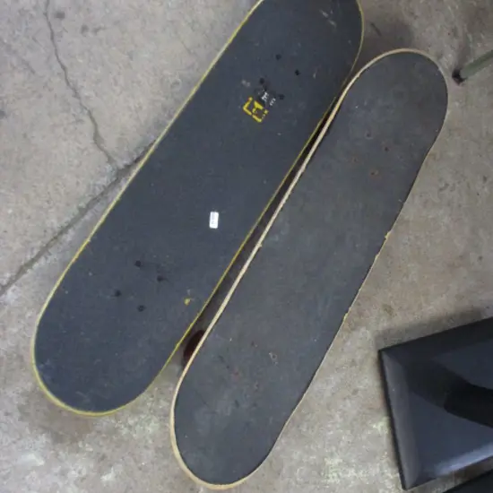 2 Skateboards