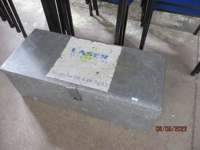 Tin Trunk Image 1++