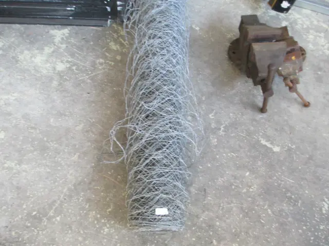 Chicken Wire Image 1++