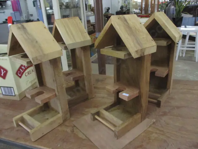 4 Bird feeders Image 1++
