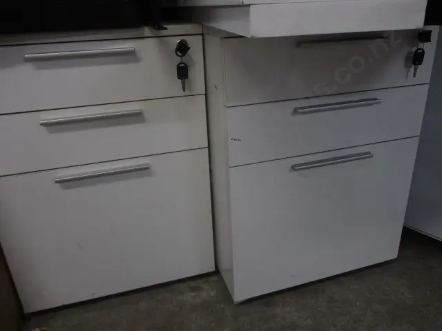 Pr cabinets Image 1++
