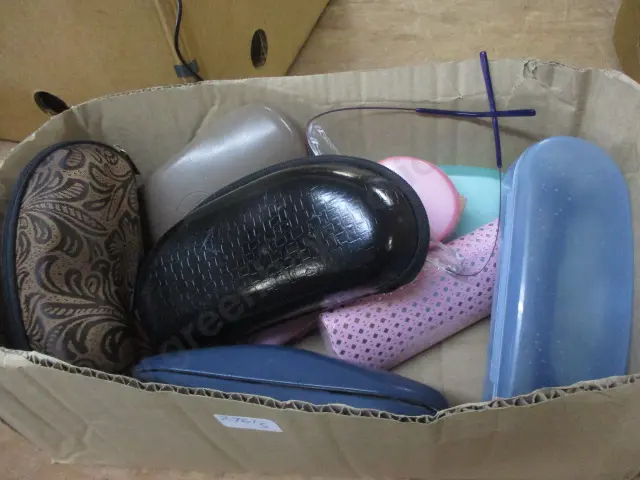 Box Glasses Image 1++