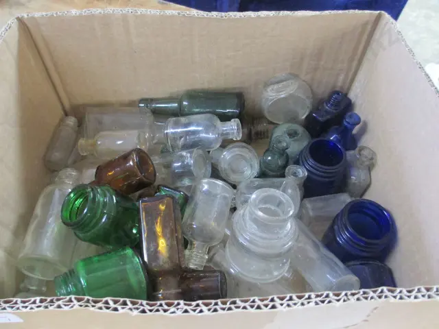 Miniature Bottles Image 1++