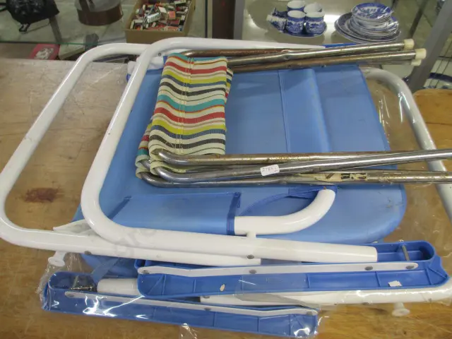 Folding Chairs Image 1++