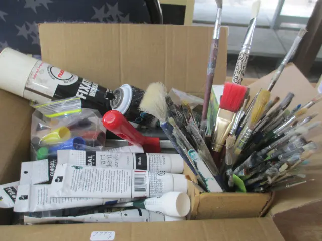 Artists Lot Image 1++