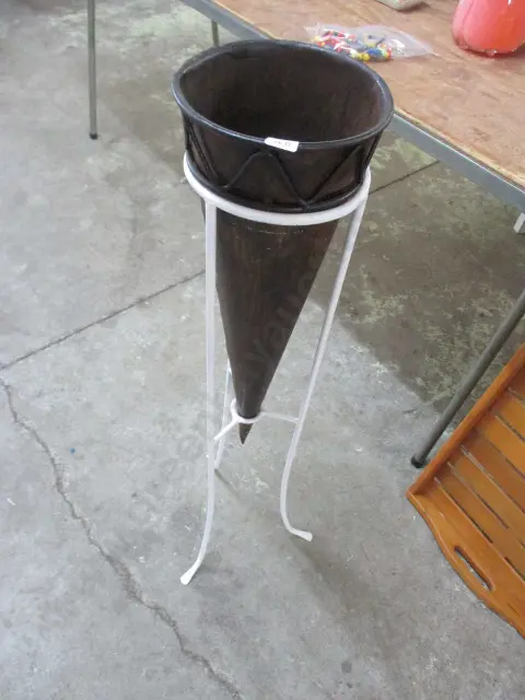 Floor Vase Image 1++