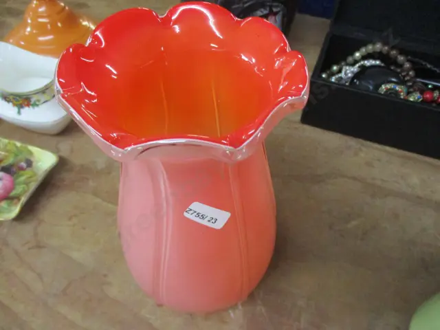 Art Glass Vase Image 1++