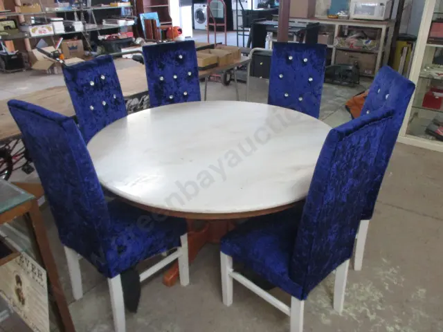 Round Table and 6 Chairs Image 1++