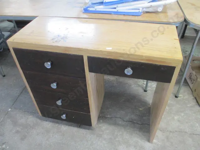 Student Desk Image 1++