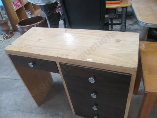 Student Desk Image 1++