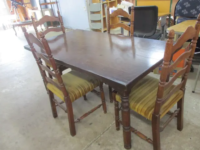 Oak Table and 4 Chairs Image 1++