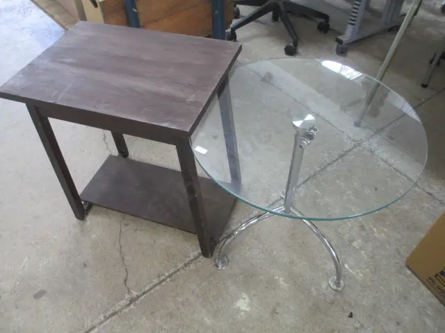 2 Side Tables Image 1++