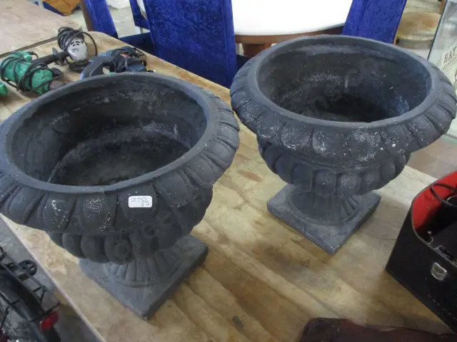 2 Planters Image 1++