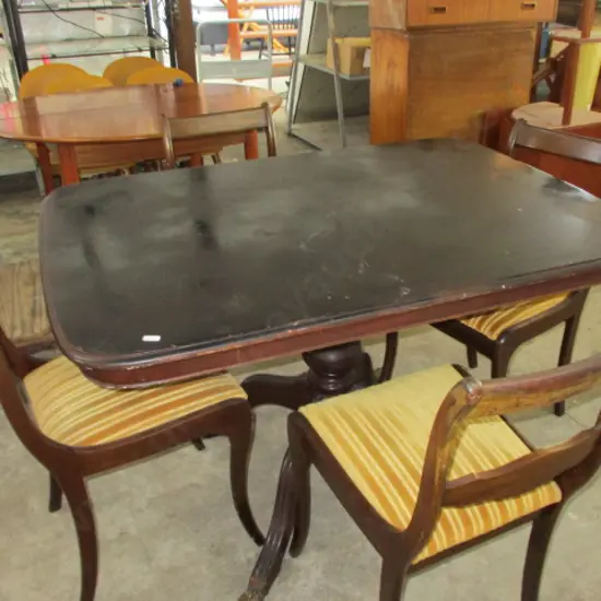 Pedestal Table and 4 Chairs