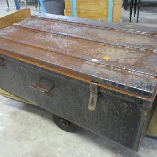 Metal trunk