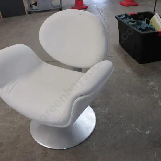 Mid Century Swivel Chair 