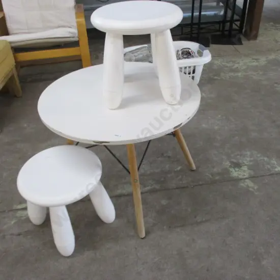 Kids Table and 2 Stools