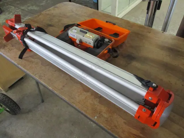 Theodilite and Tripod Image 1++