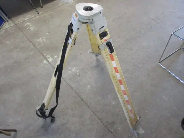 Dumpy Tripod Image 1++