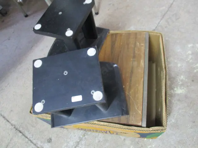 Speakers and Stands Image 1++