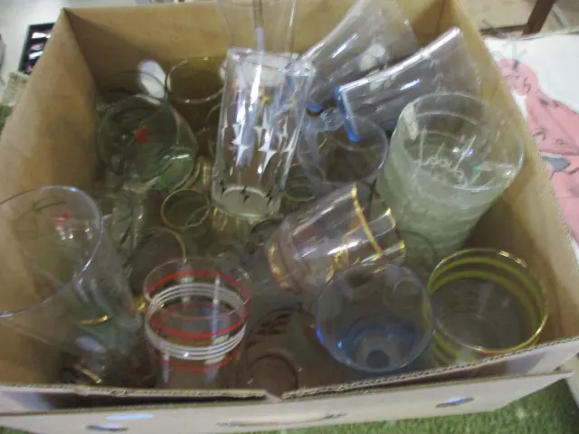 Retro Glass Image 1++