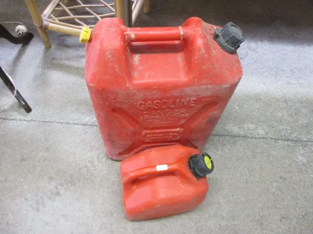 Gas Cans Image 1++