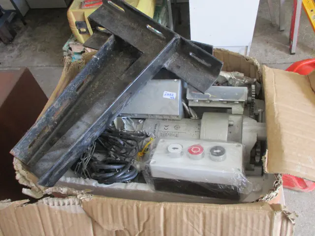 Garage Door Motor Image 1++