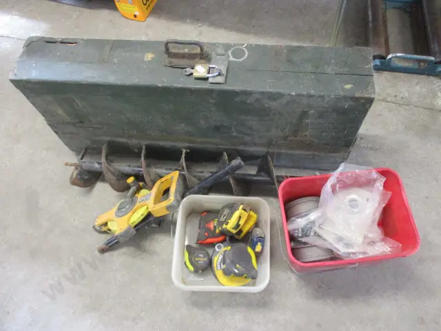 Tools and Box Image 1++