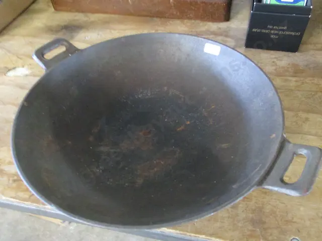 Cast Iron Pan Image 1++