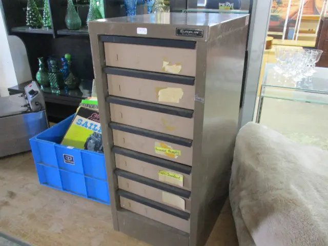 Filing Cab Image 1++