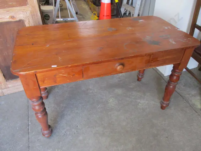 Kauri Table Image 1++