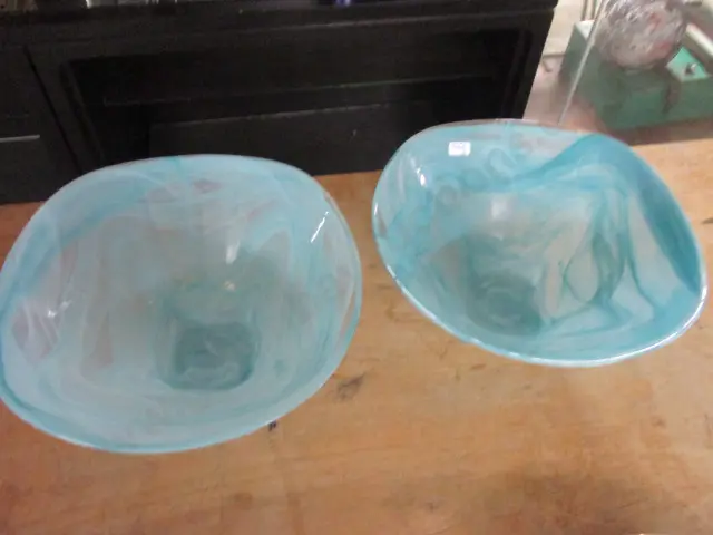 Art Glass Bowls Image 1++